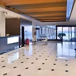 Wintowinrentals Newly Renovated Private Beachfront & Steps To The Marina アパート