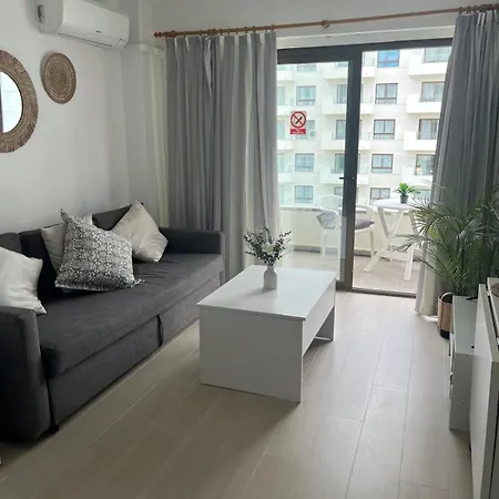 Wintowinrentals Newly Renovated Private Beachfront & Steps To The Marina *