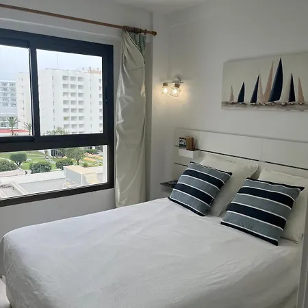 Wintowinrentals Newly Renovated Private Beachfront & Steps To The Marina *