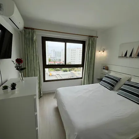 Wintowinrentals Newly Renovated Private Beachfront & Steps To The Marina * Torremolinos