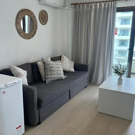 Wintowinrentals Newly Renovated Private Beachfront & Steps To The Marina Apartament Torremolinos