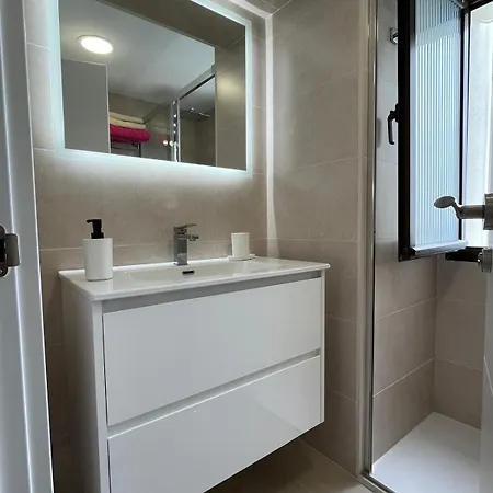 Wintowinrentals Newly Renovated Private Beachfront & Steps To The Marina * Torremolinos