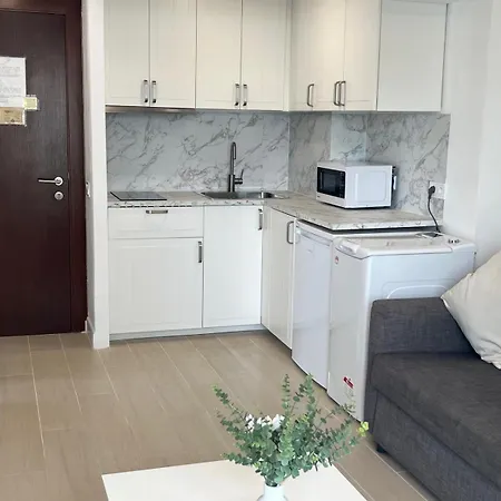 Wintowinrentals Newly Renovated Private Beachfront & Steps To The Marina Torremolinos