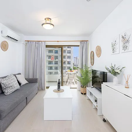Apartament Wintowinrentals Newly Renovated Private Beachfront & Steps To The Marina Torremolinos