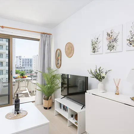 Wintowinrentals Newly Renovated Private Beachfront & Steps To The Marina Torremolinos
