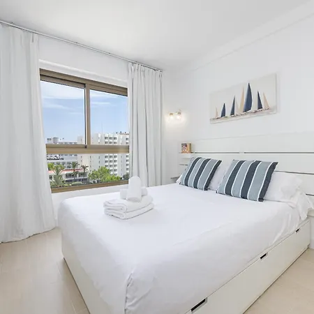 Wintowinrentals Newly Renovated Private Beachfront & Steps To The Marina
