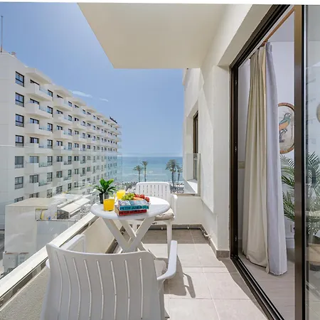Wintowinrentals Newly Renovated Private Beachfront & Steps To The Marina Apartment Torremolinos