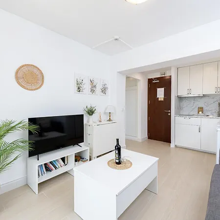 Wintowinrentals Newly Renovated Private Beachfront & Steps To The Marina Apartament Torremolinos