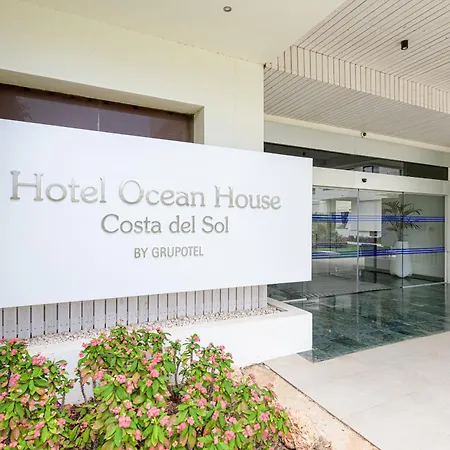 Wintowinrentals Newly Renovated Private Beachfront & Steps To The Marina Apartament Torremolinos