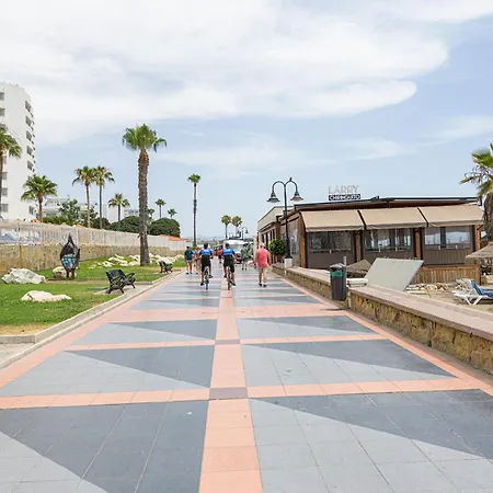 Wintowinrentals Newly Renovated Private Beachfront & Steps To The Marina *