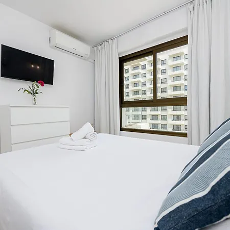 Wintowinrentals Newly Renovated Private Beachfront & Steps To The Marina Apartment Torremolinos