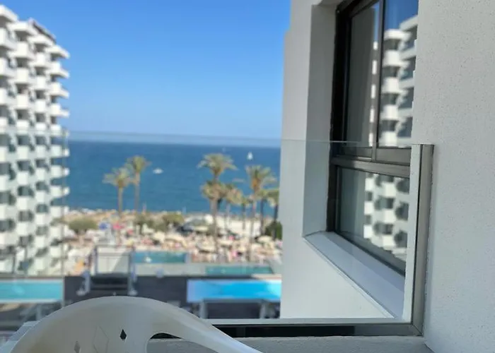 Newly Renovated Private Beachfront & Steps To The Marina Torremolinos