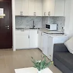 Wintowinrentals Newly Renovated Private Beachfront & Steps To The Marina Torremolinos